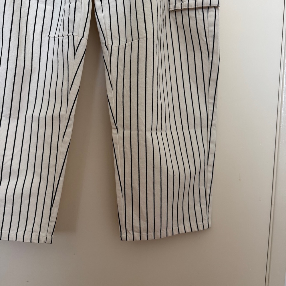 Future collective mid rise Striped cargo barrel Jean - Black and cream sz 10 - Picture 7 of 8